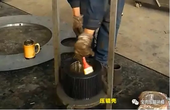 顆粒機(jī)壓輥總成安裝方法圖解